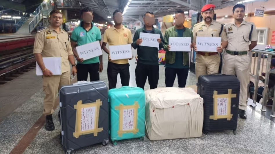 गुवाहाटी रेलवे स्टेशन पर 35 किलो गांजा के साथ दो नागालैंड के लोग गिरफ्तार गुवाहाटी रेलवे स्टेशन पर 35 किलो गांजा के साथ दो नागालैंड के लोग गिरफ्तार