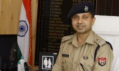 Mathura: डीआईजी शैलेश कुमार पांडेय ने होली को लेकर मीडिया को जानकारी दी Mathura: डीआईजी शैलेश कुमार पांडेय ने होली को लेकर मीडिया को जानकारी दी