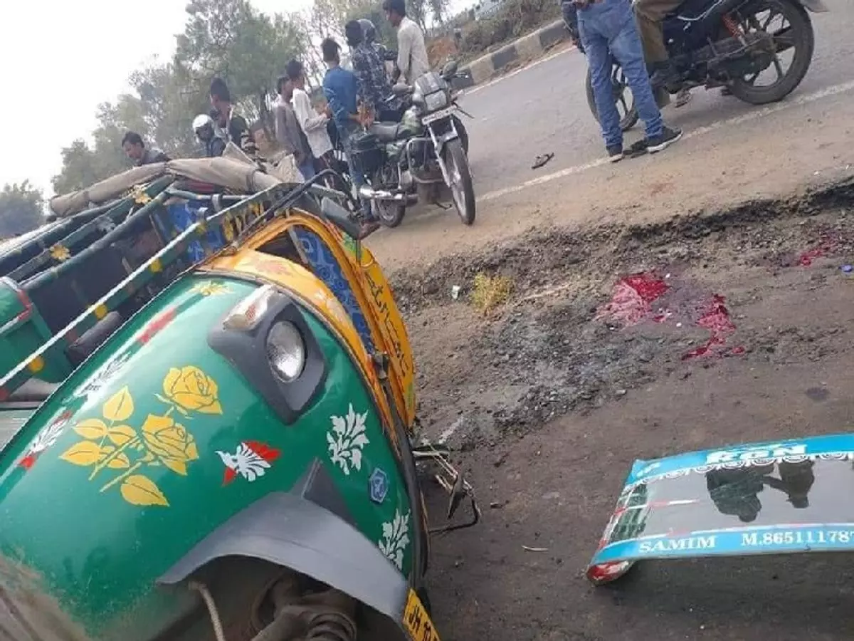 Giridih : गावां के पास ऑटो पलटा, 5 महिलाएं जख्मी Giridih : गावां के पास ऑटो पलटा, 5 महिलाएं जख्मी