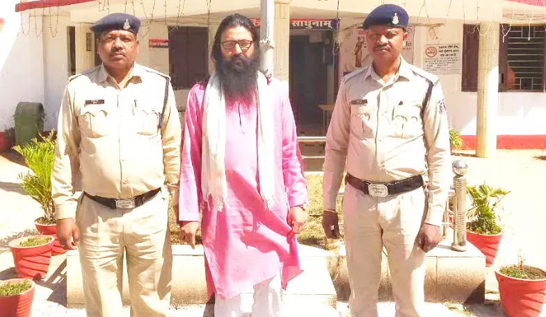 दाढ़ी बढ़ाकर पुलिस को चकमा दे रहा था चिटफंड कंपनी का डायरेक्टर, अब गिरफ्तार दाढ़ी बढ़ाकर पुलिस को चकमा दे रहा था चिटफंड कंपनी का डायरेक्टर, अब गिरफ्तार