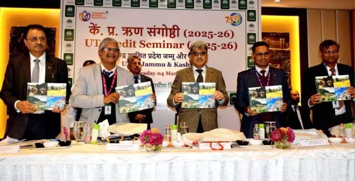 मुख्य सचिव ने J&K के ग्रामीण क्षेत्र में ऋण पहुंच और निवेश बढ़ाने का आह्वान किया मुख्य सचिव ने J&K के ग्रामीण क्षेत्र में ऋण पहुंच और निवेश बढ़ाने का आह्वान किया