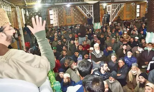 मीरवाइज उमर फारूक ने खानकाह में तकरीर दी