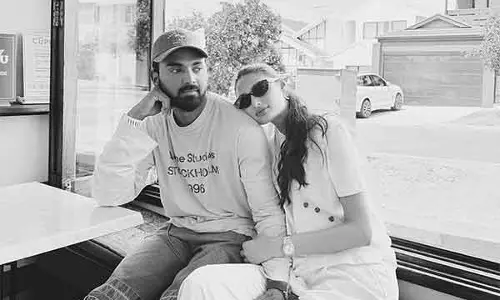 Athiya Shetty ने भारत-ऑस्ट्रेलिया मैच में केएल राहुल के प्रदर्शन की सराहना की Athiya Shetty ने भारत-ऑस्ट्रेलिया मैच में केएल राहुल के प्रदर्शन की सराहना की