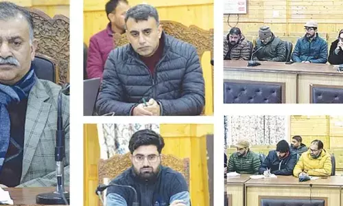 डीसी बांदीपोरा ने मिसन युवा के तहत एसबीडीयू, बीएचडी की भूमिका की समीक्षा की