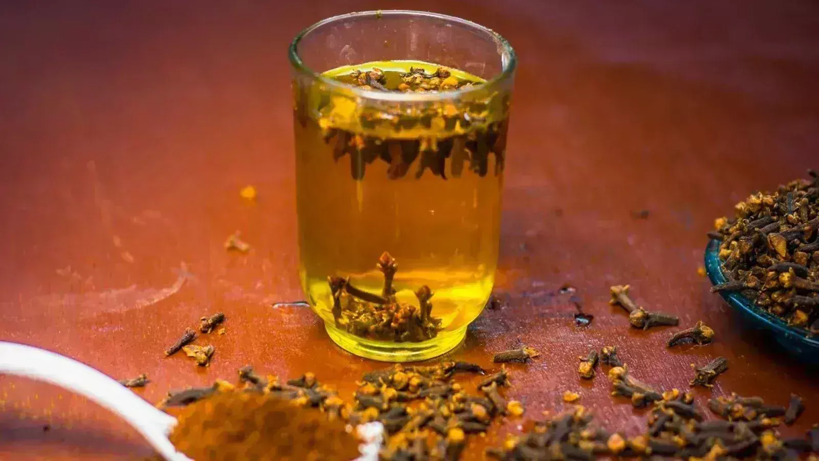 Lifestyle: लौंग का पानी भी सेहत के लिए साबित है वरदान Lifestyle: लौंग का पानी भी सेहत के लिए साबित है वरदान