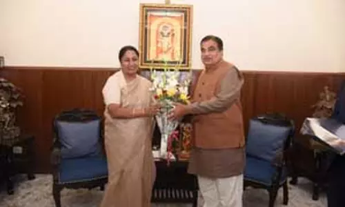 दिल्ली की सीएम रेखा गुप्ता ने नितिन गडकरी से की मुलाकात