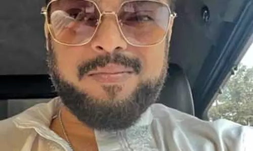 अबू आजमी के बेटे फरहान ने कहा, भीड़ ने कार को घेरकर किया हमला