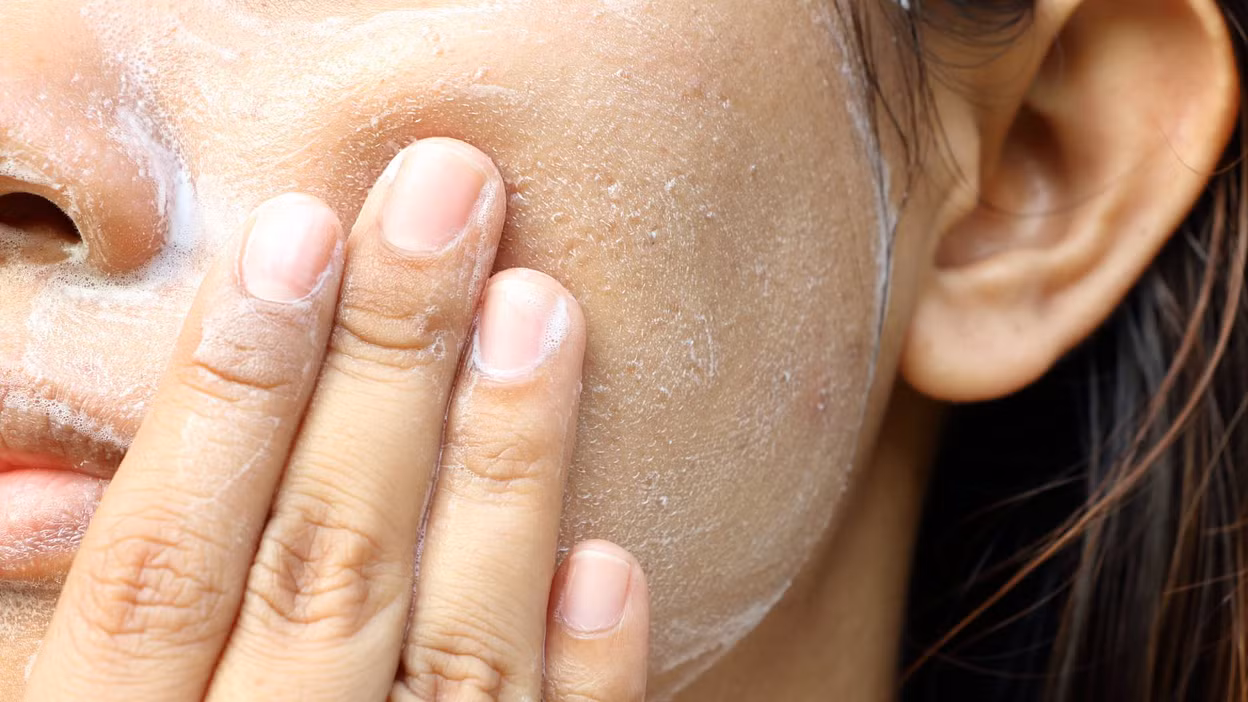 Lifestyle: स्किन का लूज़ होना और झुर्रियों का आना है सामान्य, ग्लो के लिए रोज़ाना करें ये काम Lifestyle: स्किन का लूज़ होना और झुर्रियों का आना है सामान्य, ग्लो के लिए रोज़ाना करें ये काम