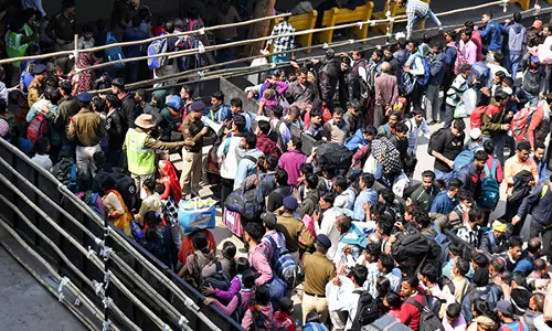 New Delhi station पर मची भगदड़ के बाद रेलवे के तीन शीर्ष अधिकारियों का तबादला