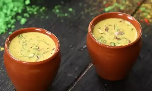 Cream Thandai Recipe: होली पर बच्चों के लिए बनाएं क्रीम ठंडाई Cream Thandai Recipe: होली पर बच्चों के लिए बनाएं क्रीम ठंडाई