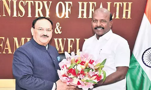 Tamil Nadu: तमिलनाडु के स्वास्थ्य मंत्री ने जे पी नड्डा से मुलाकात की Tamil Nadu: तमिलनाडु के स्वास्थ्य मंत्री ने जे पी नड्डा से मुलाकात की