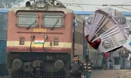 रेलवे ने बिना टिकट यात्रियों से 2 करोड़ कमाए रेलवे ने बिना टिकट यात्रियों से 2 करोड़ कमाए