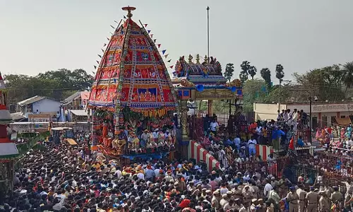 Tamil Nadu: अंगाला परमेश्वरी अम्मन मंदिर कार उत्सव में मेलमलायनूर में हजारों लोग आते