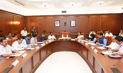 Maharashtra CM: मुंबई में इंफ्रा प्रोजेक्ट्स की धीमी गति को लेकर बीएमसी की खिंचाई की Maharashtra CM: मुंबई में इंफ्रा प्रोजेक्ट्स की धीमी गति को लेकर बीएमसी की खिंचाई की