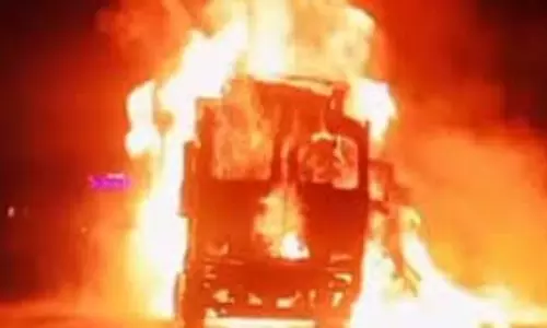 Punjab: सीएनजी विस्फोट के कारण बिस्किट से भरे  ट्रक में लगी आग