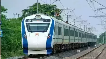 Ballia: रेलवे प्रशासन ने लखनऊ-छपरा वंदे भारत त्यौहार विशेष ट्रेन चलाने का निर्णय लिया