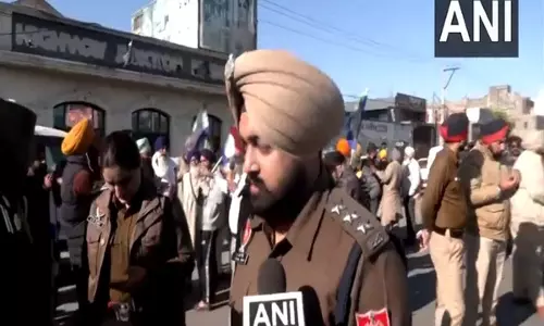 गोल्डन गेट पर किसानों का प्रदर्शन, Punjab Police ने तैनात की फोर्स