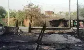Lakhimpur Kheri: ट्रांसफार्मर में स्पार्किंग से उठी चिंगारी से छह घर जलकर राख