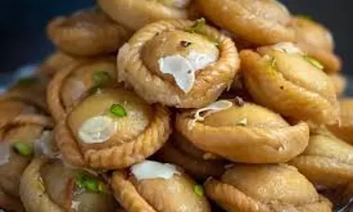 Holi Sweets Recipe: होली पर बनाएं स्वादिष्ट चंद्रकला