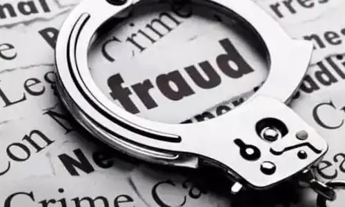 Maharashtra: वसई में फर्जी कस्टम अधिकारी ने चार लोगों से ठगे 12 लाख रुपये, पुलिस तलाश में जुटी Maharashtra: वसई में फर्जी कस्टम अधिकारी ने चार लोगों से ठगे 12 लाख रुपये, पुलिस तलाश में जुटी
