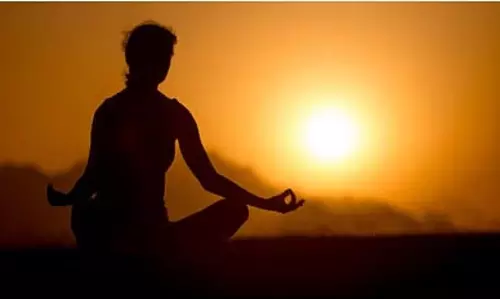Yoga Tips: बिना दवा के लिवर की समस्याओं को ठीक कर सकते हैं ये योगासन, अभ्यास के साथ आजमाएं Yoga Tips: बिना दवा के लिवर की समस्याओं को ठीक कर सकते हैं ये योगासन, अभ्यास के साथ आजमाएं