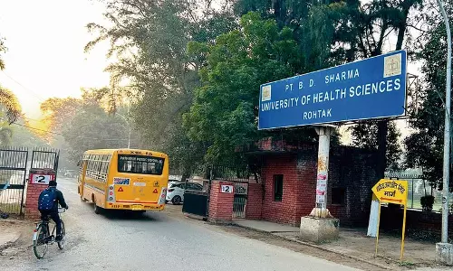 MBBS परीक्षा घोटाला जांच में एक और विश्वविद्यालय अधिकारी और छात्र का नाम शामिल MBBS परीक्षा घोटाला जांच में एक और विश्वविद्यालय अधिकारी और छात्र का नाम शामिल