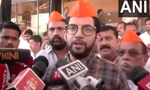 आदित्य ठाकरे ने दावा किया, Eknath Shinde के ज़रिए कई घोटाले हुए हैं आदित्य ठाकरे ने दावा किया, Eknath Shinde के ज़रिए कई घोटाले हुए हैं