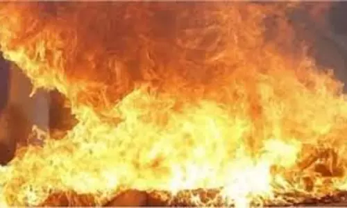 Bokaro: मोबाइल दुकान में भीषण आग, लाखों का नुकसान