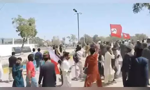 JSFM ने सिंध विश्वविद्यालय के प्रदर्शनकारियों पर राज्य की कार्रवाई की निंदा की JSFM ने सिंध विश्वविद्यालय के प्रदर्शनकारियों पर राज्य की कार्रवाई की निंदा की