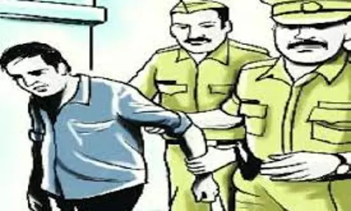 Giridih: रेल कर्मी से पेंशन छीन कर भाग रहे बदमाश को पुलिस ने दबोचा