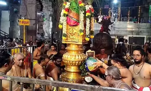 Tamil Nadu: थिरुपरनकुन्द्रम में पंगुनी महोत्सव के लिए ध्वजारोहण समारोह