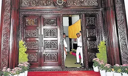 विधानसभा सत्र: बेंगलुरू पैलेस विधेयक समेत 5 विधेयक पेश विधानसभा सत्र: बेंगलुरू पैलेस विधेयक समेत 5 विधेयक पेश