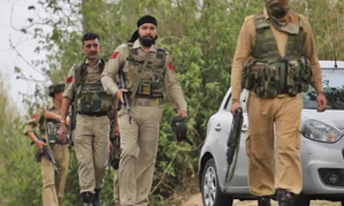 Jammu and Kashmir के बारामुल्ला में पुलिस चौकी पर संदिग्ध ग्रेनेड हमला