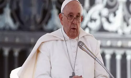 पोप फ्रांसिस ने रोम के जेमेली अस्पताल में रात में अच्छी तरह से आराम किया : Vatican