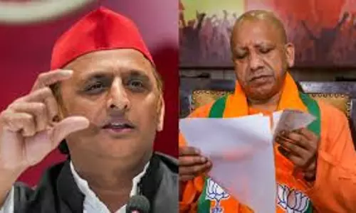 Lucknow: निवेश और बिल्डरों को लेकर तीखी बयानबाजी जारी Lucknow: निवेश और बिल्डरों को लेकर तीखी बयानबाजी जारी