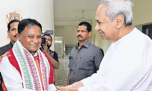 CM मोहन माझी ने नवीन पटनायक को बीजू बाबू की जयंती कार्यक्रम में आमंत्रित किया CM मोहन माझी ने नवीन पटनायक को बीजू बाबू की जयंती कार्यक्रम में आमंत्रित किया