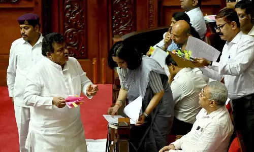Karnataka के विधायकों ने फिर से इंफोसिस की आलोचना की Karnataka के विधायकों ने फिर से इंफोसिस की आलोचना की