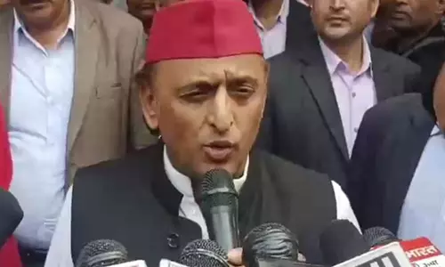 Akhilesh Yadav ने अबू आज़मी के निलंबन पर उठाया सवाल