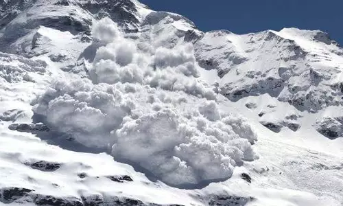 J&K: सोनमर्ग में हिमस्खलन हुआ