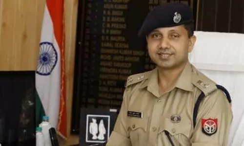 Mathura: डीआईजी शैलेश कुमार पांडेय ने होली को लेकर मीडिया को जानकारी दी Mathura: डीआईजी शैलेश कुमार पांडेय ने होली को लेकर मीडिया को जानकारी दी