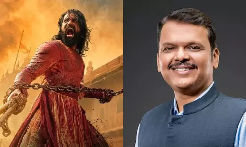 CM फड़नवीस ने देखी छावा, छत्रपति संभाजी महाराज के बलिदान का सम्मान किया CM फड़नवीस ने देखी छावा, छत्रपति संभाजी महाराज के बलिदान का सम्मान किया