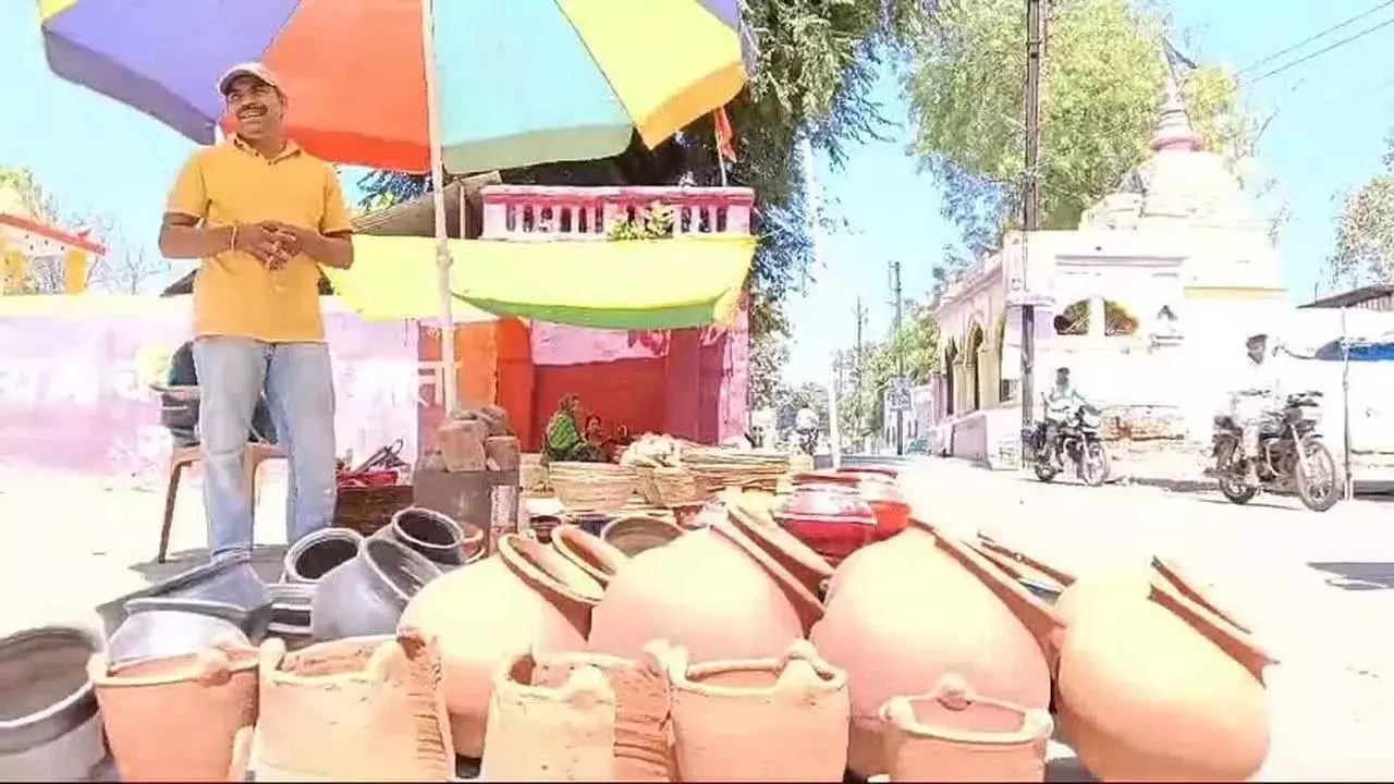 देसी फ्रिज का चलन तेजी से, शहरों में गांव से ज्यादा डिमांड देसी फ्रिज का चलन तेजी से, शहरों में गांव से ज्यादा डिमांड
