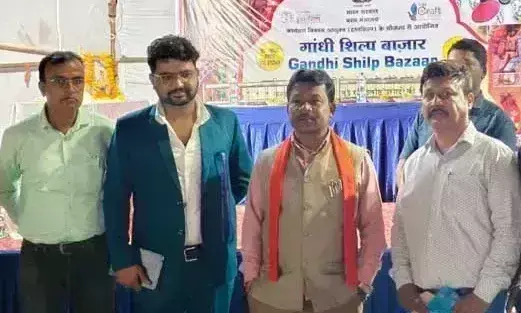 Jagdalpur: सांसद महेश कश्यप ने गांधी शिल्प बाजार का उद्घाटन किया Jagdalpur: सांसद महेश कश्यप ने गांधी शिल्प बाजार का उद्घाटन किया
