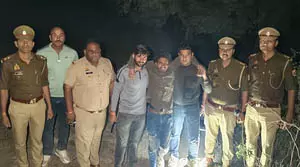 ग्रेटर नोएडा: पुलिस के साथ मुठभेड़ में 25 हजार का इनामी बदमाश गिरफ्तार ग्रेटर नोएडा: पुलिस के साथ मुठभेड़ में 25 हजार का इनामी बदमाश गिरफ्तार