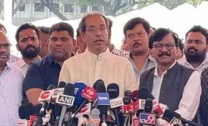 औरंगजेब विवाद : अबू आजमी पर उद्धव ठाकरे का हमला, बोले- विधानसभा से हमेशा के लिए हों निलंबित औरंगजेब विवाद : अबू आजमी पर उद्धव ठाकरे का हमला, बोले- विधानसभा से हमेशा के लिए हों निलंबित