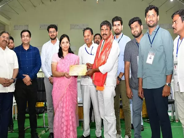 चिन्नामाइल अंजी रेड्डी ने मेडक-निजामाबाद-आदिलाबाद-करीमनगर स्नातक निर्वाचन क्षेत्र से MLC चुनाव जीता चिन्नामाइल अंजी रेड्डी ने मेडक-निजामाबाद-आदिलाबाद-करीमनगर स्नातक निर्वाचन क्षेत्र से MLC चुनाव जीता