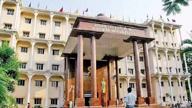 Tamil Nadu: मेडिकल यूनिवर्सिटी की पाठ्यक्रम समिति में बदलाव की कार्रवाई Tamil Nadu: मेडिकल यूनिवर्सिटी की पाठ्यक्रम समिति में बदलाव की कार्रवाई