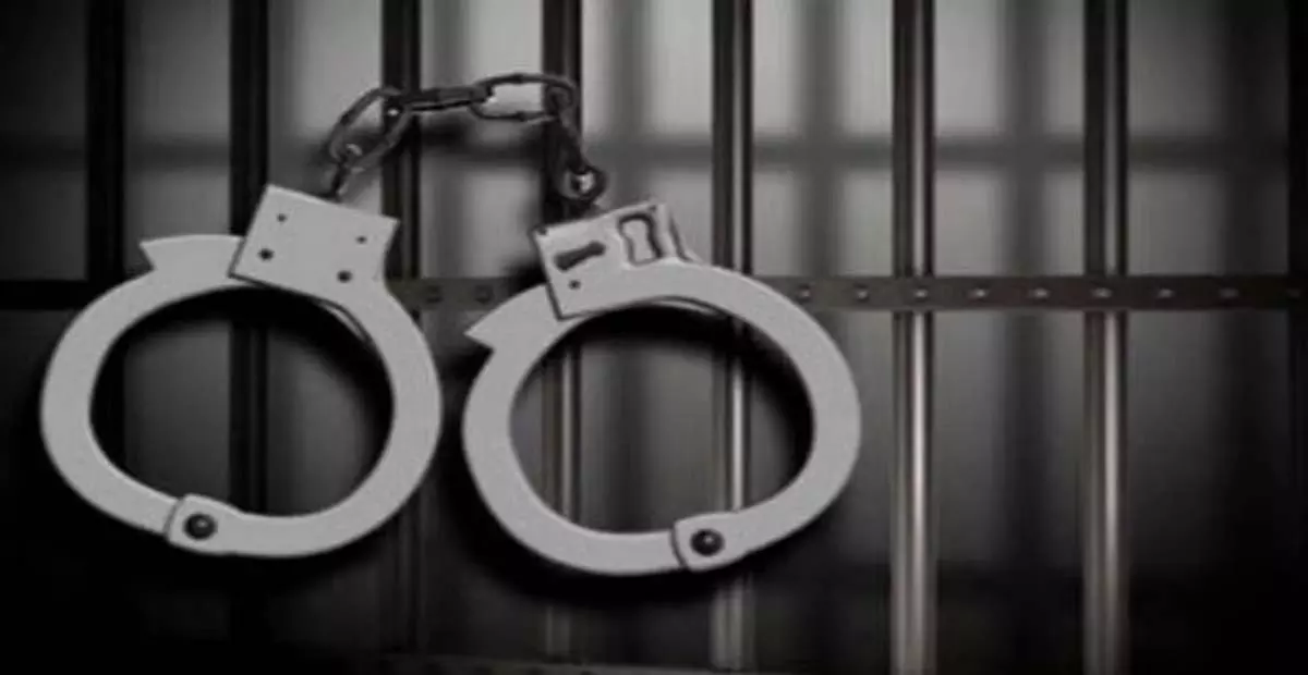Kerala: एट्टूमनूर के पास पत्नी और बच्चों को आत्महत्या के लिए उकसाने के आरोप में व्यक्ति गिरफ्तार Kerala: एट्टूमनूर के पास पत्नी और बच्चों को आत्महत्या के लिए उकसाने के आरोप में व्यक्ति गिरफ्तार