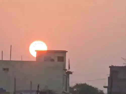 रायपुर : आज सुबह ठंड का हुआ एहसास, 2 दिन बाद बढ़ेगा तापमान रायपुर : आज सुबह ठंड का हुआ एहसास, 2 दिन बाद बढ़ेगा तापमान