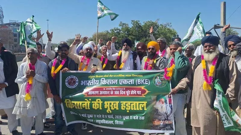 दल्लेवाल के अनशन के 100 दिन पूरे होने पर सिरसा में किसान भूख हड़ताल पर दल्लेवाल के अनशन के 100 दिन पूरे होने पर सिरसा में किसान भूख हड़ताल पर